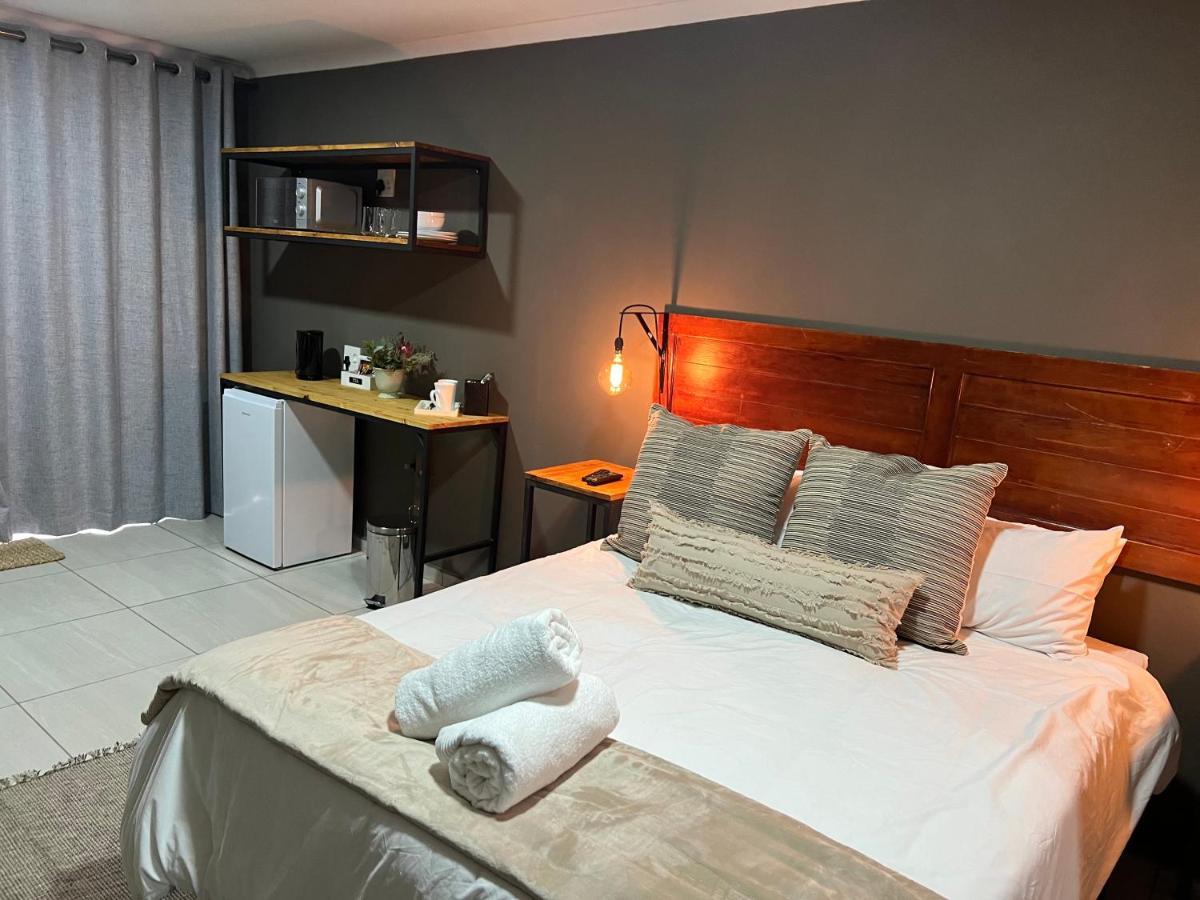 Royal Tree Guest House Potchefstroom Extérieur photo
